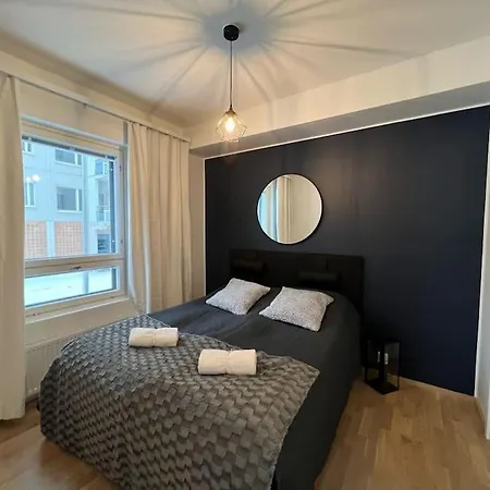 - King Size Bed - Gym&wifi - Indoor Parking Huoneisto