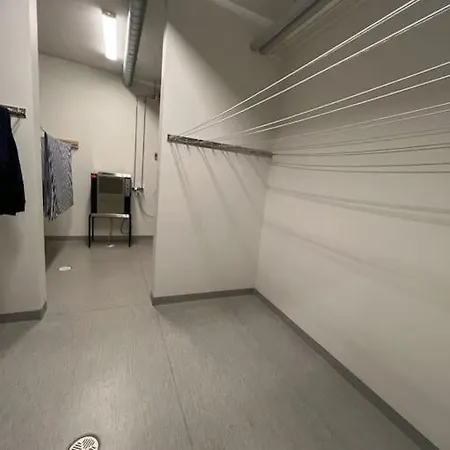 - King Size Bed - Gym&wifi - Indoor Parking Huoneisto