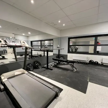 - King Size Bed - Wifi - Private Sauna